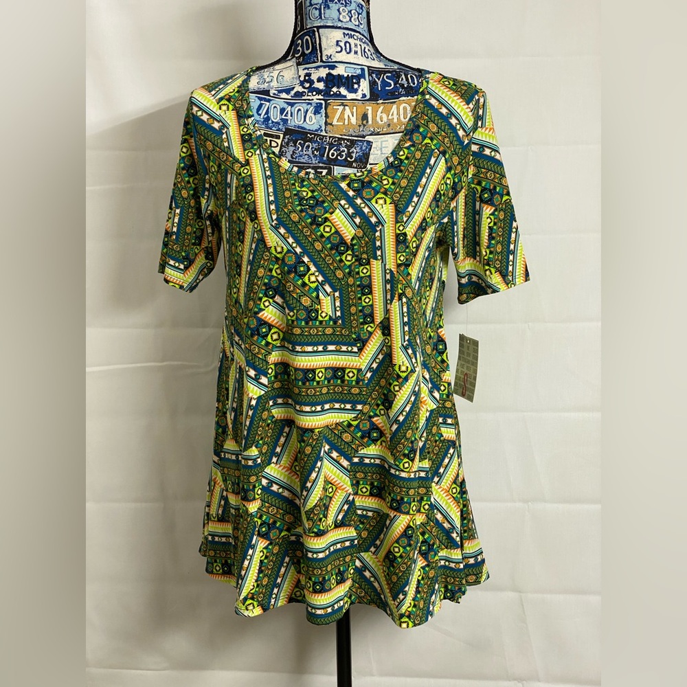 NWT Lularoe Sz S Perfect T short Length Sleeve Shirt Tee